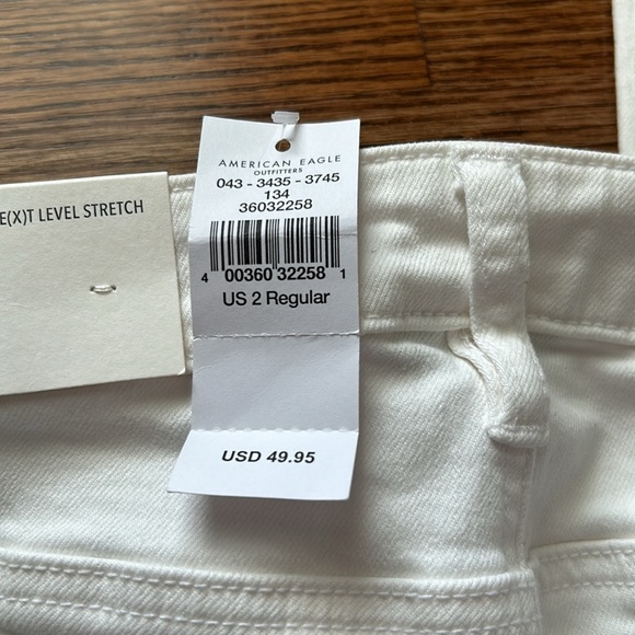 NWT. White super Hi-Rise Jegging from American Eagle. Size 2 regular 26W. - Picture 5 of 7